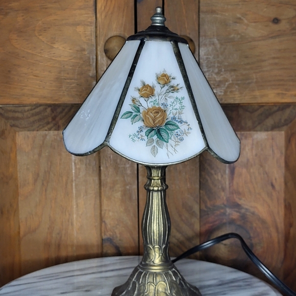 Tiffany Rose Lamp - Picture 4 of 13